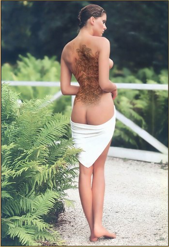 用Photoshop给漂亮MM做性感纹身